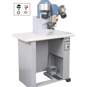J-388 - Machine pour la...